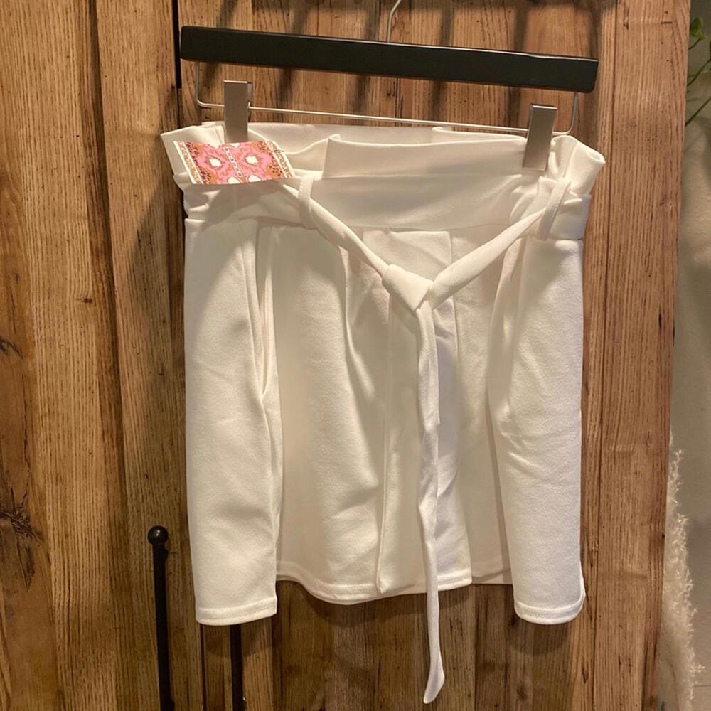 Boohoo white shorts